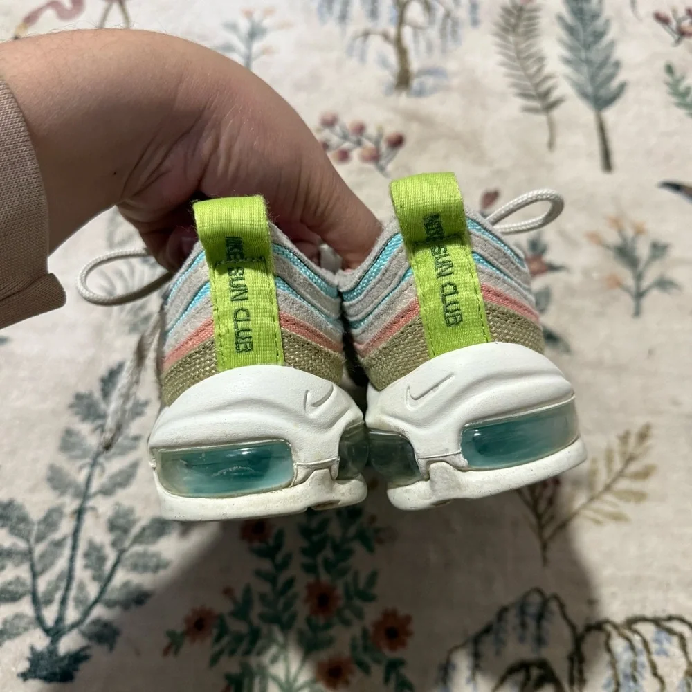 Nike Kids Air Max 97 SE sun club- copa wheat grass Pastel Sneakers 3.5 Y
